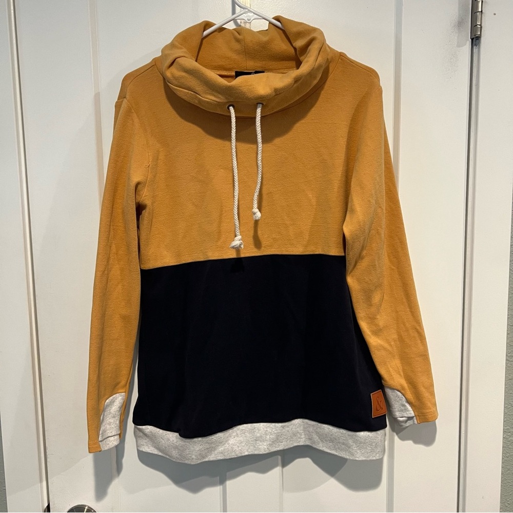 NWOT Women’s Cowl Neck Ampersand Ave hoodie - size XL